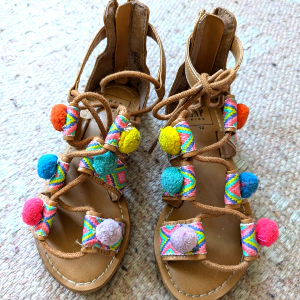 gap pompom sandals for girls- like new